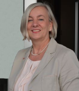 Die Leiterin des Amtes für Verbraucherschutz und Veterinärwesen, Dr. Elisabeth Altfeld, bittet alle Geflügelhalter, sich auf eine mögliche Geflügelpest vorzubereiten